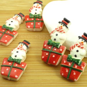 10 Snowman Cabochons - Red White and Green Snowman and Christmas Gift Flat Back Cabs, Decoden Supply, Christmas Craft Embellishment, 26x13mm