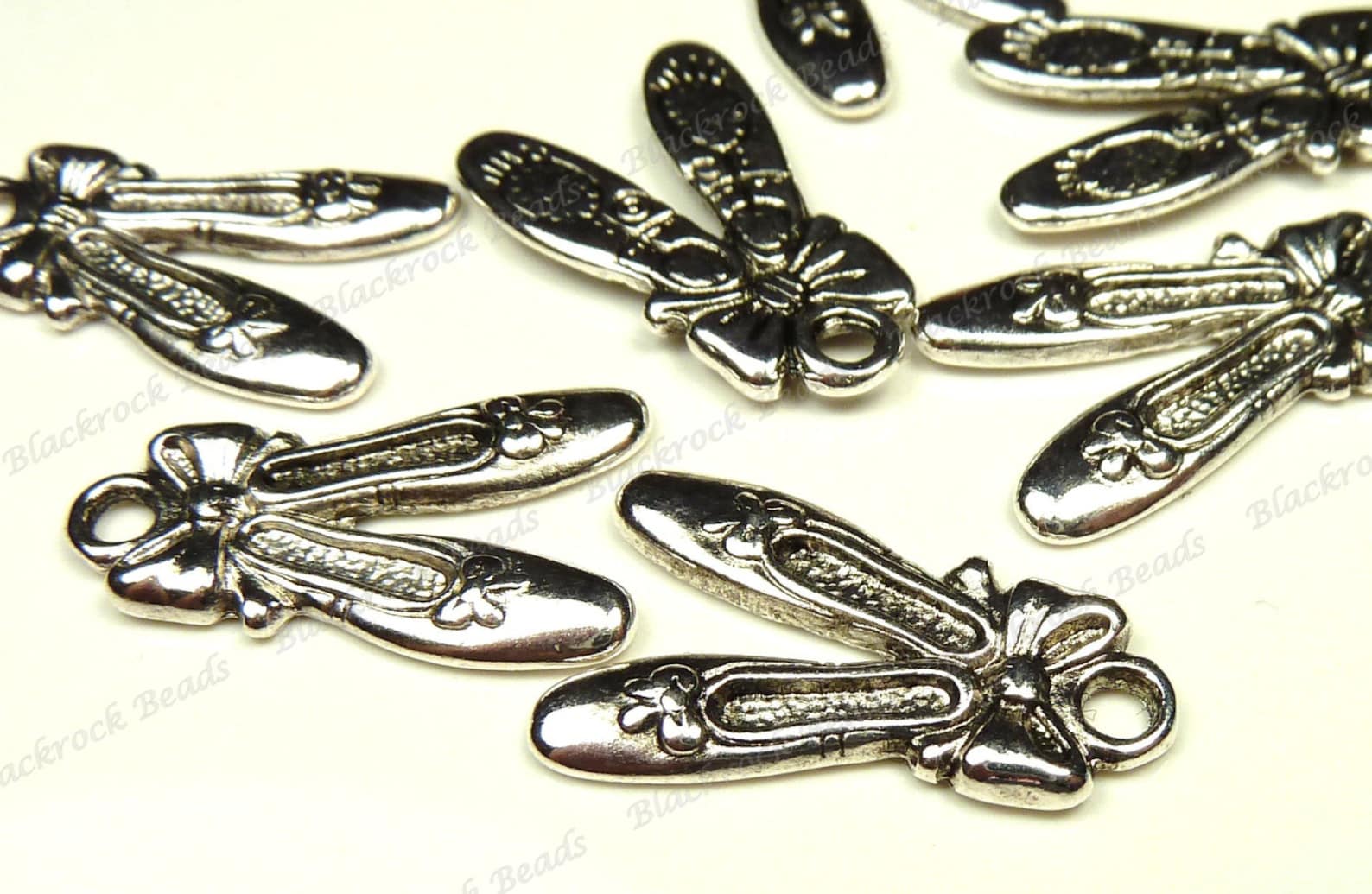 10 antique silver tone ballet shoe 21x12mm metal charms - findings, jewelry supplies, ballerina slippers - bt5