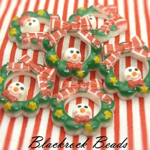 Christmas Wreath with Snowman Resin Cabochons - 10pcs - 20x20mm Red and Green Christmas Flat Back Holiday Cabs, Craft Embellishments - BQ27