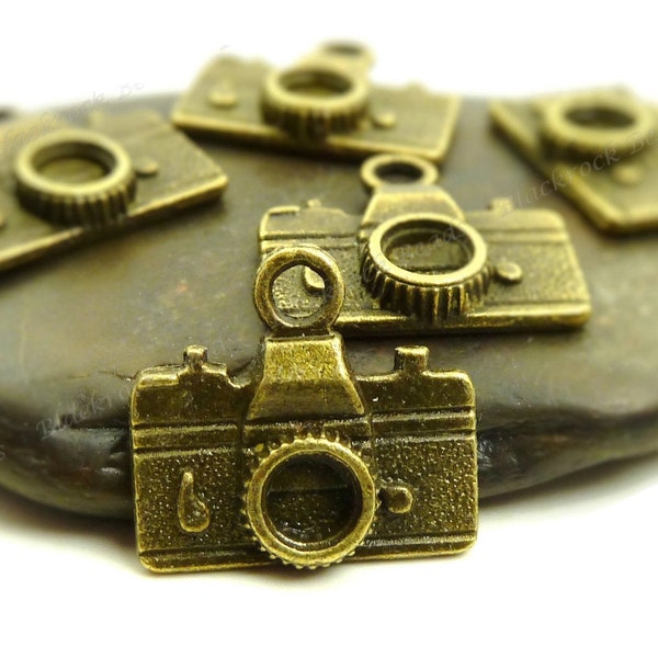 10 Camera Charms - Antique Bronze Tone - 14x15mm, Camera Pendants, Photography Charms, Travel Pendants - BA4