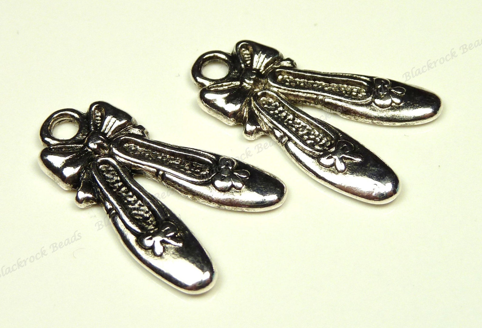 10 antique silver tone ballet shoe 21x12mm metal charms - findings, jewelry supplies, ballerina slippers - bt5