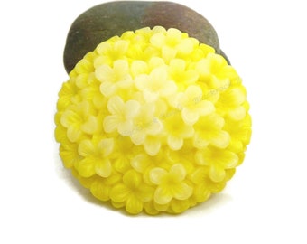 38mm Yellow Hydrangea Flower Resin Cabochons - 2pcs - Round Flat Back Cabs, Floral - BC36
