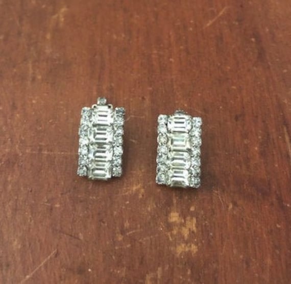 Beautiful White Rhinestone Earrings - image 1