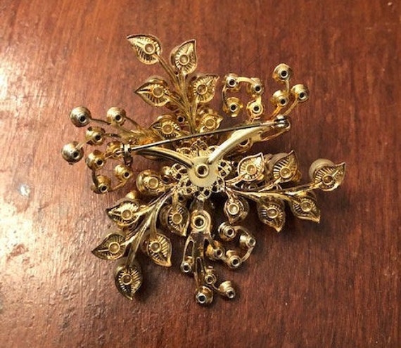Vintage White and Gold Tone Brooch - image 2