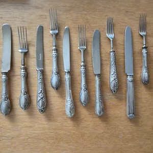 Juego de cubiertos antiguos de plata 800 – tenedores y cuchillos antiguos – cubertería francesa estilo Luis XV – vajilla antigua