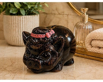 Hucha de cerámica mexicana vintage pintada a mano, sombrero negro y rosa, cola dorada, 5 pulgadas.