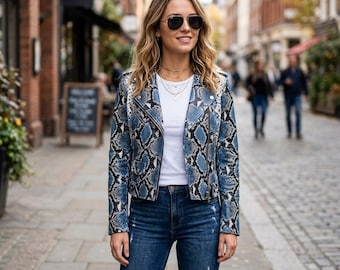 Leren dames bikerjack met slangenleer reliëf – luxe uitloper pythonblauw zwarte print
