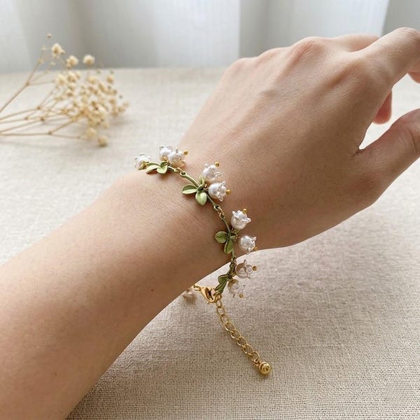 Pulsera de lirio del valle, pulsera floral de perlas, delicada pulsera de enredadera floral, joyería de perlas de agua dulce, lindo regalo de boda para damas de honor