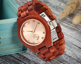 Reloj de mujer personalizado: reloj de madera grabado a medida con correa ajustable y caja de regalo.