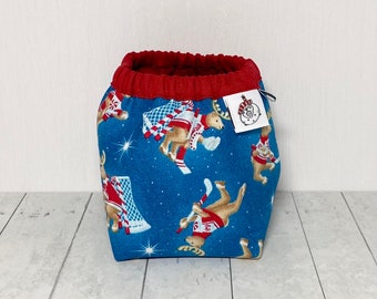 Reindeer Hockey Yarn Cake Wrapper