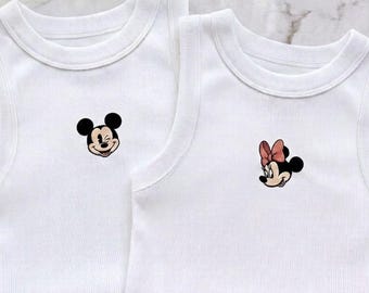 Krótki top z haftem Myszki Miki i Minnie, prosty top z myszką, koszulka Disneyworld Y2K, wycieczka do WDW, dziewczęca estetyka, koszulka Disney Magic Kingdom