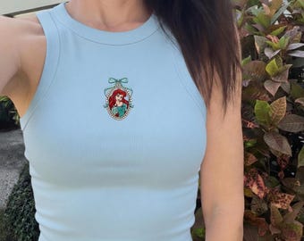 Ariel Gesticktes geripptes Tanktop, kleine Meerjungfrau Kokette Baby T-Shirt, Prinzessin Blumenbogen Crop Top, Disney Urlaub Outfit Shirt