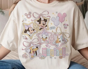 Coqueta mágica pastel Disney PNG, Mickey y amigos PNG, estética Disney SVG, vacaciones Disney, camiseta para viaje de chicas Disney