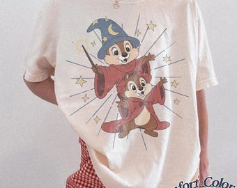 ヴィンテージ ディズニー チップとデール コスチューム ミッキー ソーサラー コンフォートカラーシャツ、ディズニー旅行シャツ、ディズニーランド ファミリーお揃いシャツ、ディズニー 2026 Tシャツ