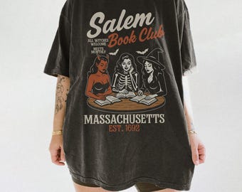 ヴィンテージ魔女ブッククラブハロウィンコンフォートカラーシャツ、不気味な女の子読書シャツ、ハロウィンTシャツ、魔女のセーラムシャツ、ハロウィンレディースTシャツ