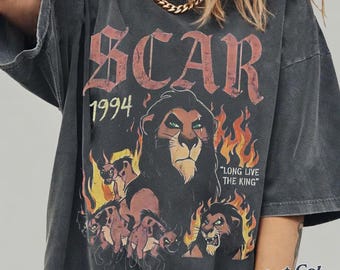 ヴィンテージ ライオンキング スカー コンフォートカラーズ シャツ、スカー ヴィラン ディズニー シャツ、ライオンキング Tシャツ、ディズニー ヴィランズ シャツ、ディズニーワールド旅行ギフト Tシャツ