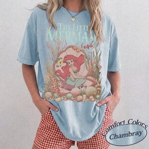 Maglietta vintage della Sirenetta Comfort Colors, maglietta della principessa Disney Ariel, maglietta di Ariel e Flounder, maglietta per viaggio di compleanno tra ragazze, magliette Disney per la famiglia immagine 6
