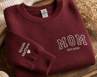 Besticktes Sweatshirt, Name auf dem Ärmel mit Herzen, Oma Shirt mit Datum, Mama Est Jahr Shirt, Geschenk für die neue Mutter, Muttertagsgeschenk