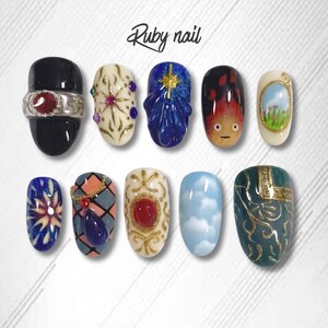 Uñas postizas de El Castillo Ambulante de Howl con diseño desigual, con Calcifer y gema 3D / Uñas postizas de anime en forma ovalada corta / Arte mágico y fantástico / N122