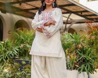 Conjunto Salwar Kameez Off White Pronto para Vestir com Calça Dhoti Tradicional