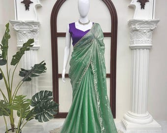 Sari de seda verde menta com blusa roxa sem costura, bordado com lantejoulas, ideal para convidadas de casamento indiano, damas de honra e ocasiões festivas em tons pastel.