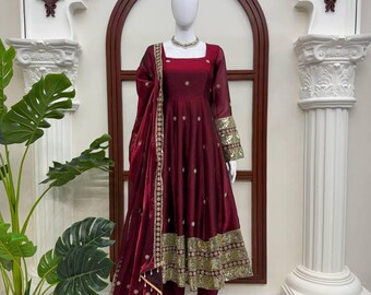 Conjunto Anarkali em seda vinho com calça e dupatta, vestido longo com bordado pesado de lantejoulas, roupa para Rakhi, vestido para convidada de casamento indiano.