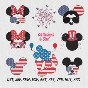 Può includere: Una collezione di disegni patriottici di Topolino e Minnie in rosso, bianco e blu. I disegni includono occhiali da sole, fiocchi e fuochi d'artificio. È presente anche il testo "08 Designs 6 Size".