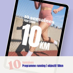 Könnte beinhalten: Ein digitales Tablet mit einem Lauftrainingsplan und dem Text 10 semaines pour courir 10 KM. Unter dem Bildschirm ist der Text 10 Semaines Programme running | objectif 10km zu sehen, der eine laufende Person in rosa Sportkleidung zeigt.