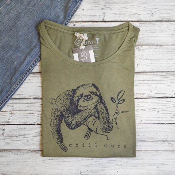 camiseta roxa com rosa