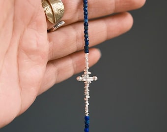 Pulsera hecha a mano, con cuentas de lapislázuli y plata, energía azul, accesorio para meditación y sanación.