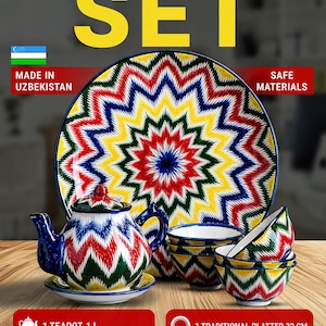 Può includere: Un set di ceramiche Rishtan con una teiera (1L), sei tazze da tè (300 ml), un piatto tradizionale (32 cm) e un piatto da portata. Il set, prodotto in Uzbekistan, presenta un vivace motivo a zig-zag colorato.