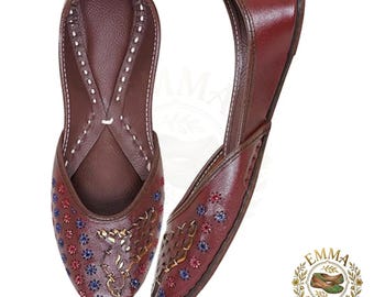 手作りのレディースブラウンレザーエスニックローファー、伝統的なインドのジュッティ、パキスタンのクッサ、フェスティバルシューズ