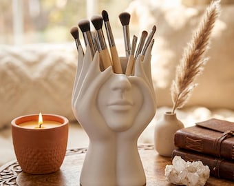 Keramik Hand Gesicht Vase Make-up Pinsel Halter Tisch Dekor Einzigartige Kunst Topf Geschenk für Sie Feministische Dekoration surrealistische Kopf Planter Beauty Schreibtischständer