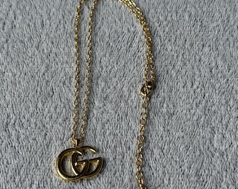 Colar GG artesanal com corrente dourada reciclada