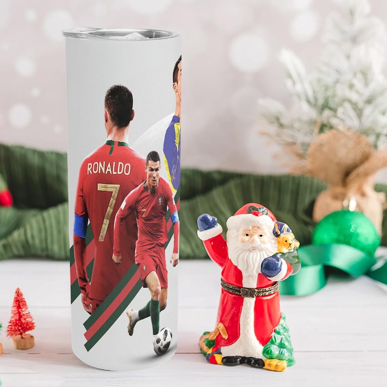 Bicchiere termico da 20 oz per la Coppa del Mondo di calcio 2026, con design di Messi e Cristiano Ronaldo, ideale per i tifosi di calcio. immagine 2
