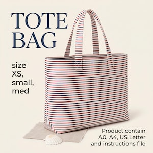Könnte beinhalten: Eine rechteckige Tragetasche mit roten und marineblauen horizontalen Streifen. Die Tasche hat zwei Griffe und den Text "TOTE BAG" in großen, dunkelblauen Buchstaben. Der Text "size XS, small, med" ist ebenfalls sichtbar. Eine Muschel und ein Stoffstück befinden sich vor der Tasche.