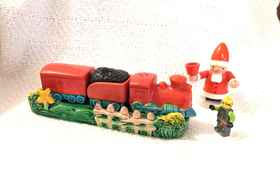 Railroad Train Salt Pepper Shaker Set Engine Coal Car Caboose Etsy