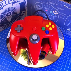 Mando original rojo de Nintendo 64 - Joystick doblado de estilo kitsch reacondicionado