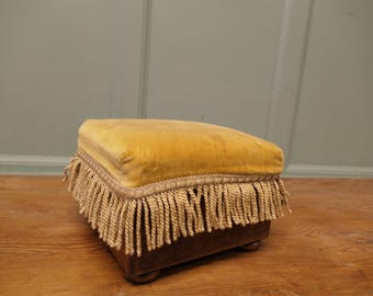 Taburete o escalón de cama victoriano de terciopelo color mostaza