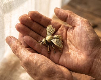 Antique Brass Bee Figurine - Mini Vintage Bronze Bee for Housewarming Gift, Tea Pet Ornament & Table Decor, Cute Miniature Metal Insect Art