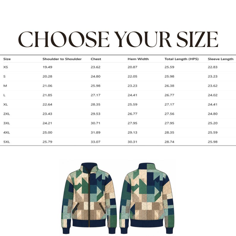 Op de afbeelding: Een maattabel getiteld CHOOSE YOUR SIZE met kolommen voor schouder-, borst-, zoom-, lengte- en mouwmaten in centimeters, boven een voor- en achteraanzicht van een jack met rits en een geometrisch patroon in blauw, groen en beige.