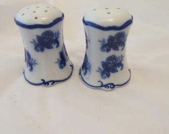 Vintage cracker barrel blue and white floral porcelain salt and pepper shakers