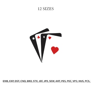 Könnte beinhalten: Ein digitales Stickmuster mit drei gefächerten Spielkarten, die die Symbole Pik, Kreuz, Karo und Herz in Schwarz und Rot zeigen. Der Text 12 SIZES steht oben, und eine Liste der Dateiformate EMB, EXP, DST, CND, BRO, STX, JEF, JPX, SEW, ART, PES, PEC, VP3, HUS, PCS, XXX befindet sich am unteren Rand.