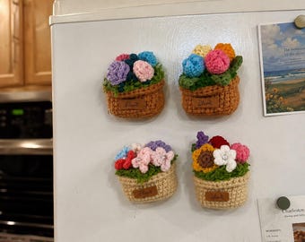 かぎ針編みの花の冷蔵庫マグネット、手作りの植物マグネット装飾、かわいいボヘミアンキッチンアクセント、花柄の冷蔵庫マグネット、女性へのギフト