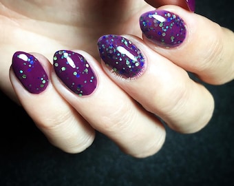 Fear the Living – esmalte de uñas morado gelatina verde con purpurina para Halloween