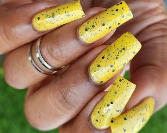 Buzzy Bee - Esmalte de uñas cremoso con purpurina amarilla y negra, Bee Indie Polish