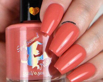 Sunset Boulevard - Esmalte de uñas color melocotón coral.