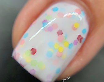 Fruta Prohibida - Esmalte de uñas blanco con purpurina arcoíris, esmalte indie inspirado en cereales frutales