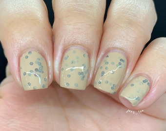 Lo hice todo por la galleta - Esmalte de uñas cremoso beige con purpurina bronce, esmalte indie inspirado en Munchies