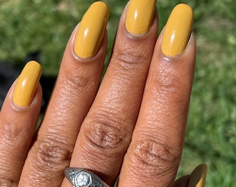 Esmalte de uñas indie amarillo mostaza dorado - Spellbound Nails Scarecrow